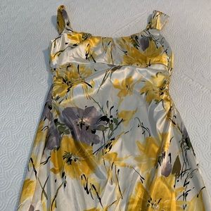 Knee length stunning summery Maggy London dress
